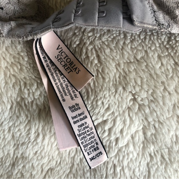 Victoria’s Secret Lined Demi Bra - Picture 3 of 3